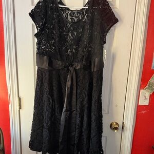 Elegant Black Lace  Party Dress Woman's sz 16w Nwt R & M Richards